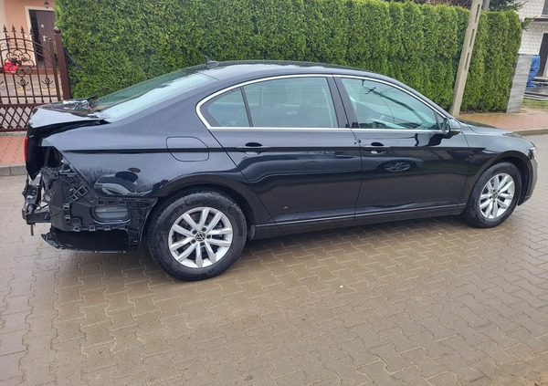 Volkswagen Passat cena 81500 przebieg: 37900, rok produkcji 2022 z Warszawa małe 667